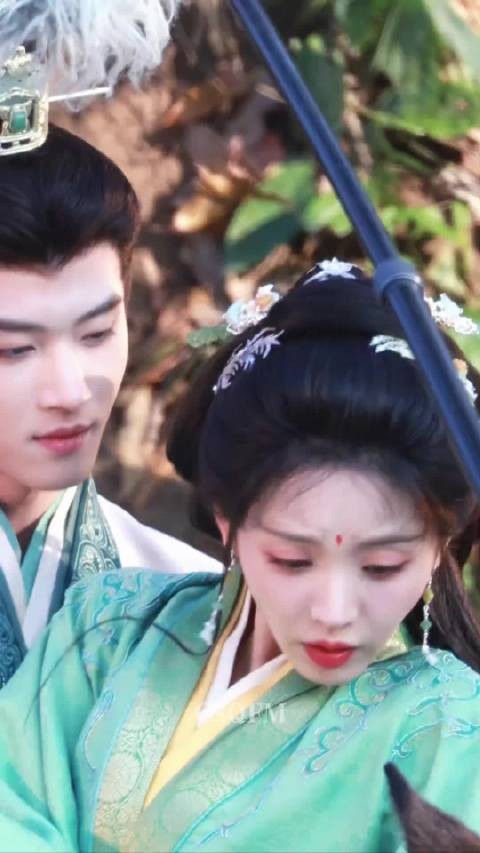 第一次看到古装剧里边有这么青翠的颜色，真的好美啊