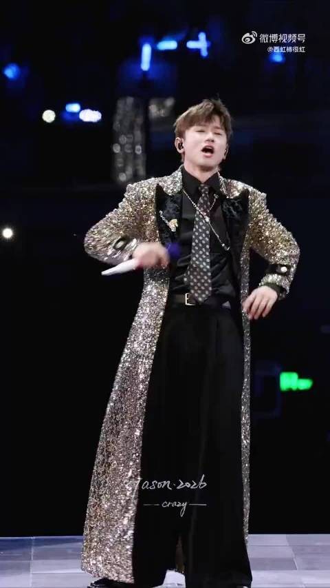 都来看看张杰的表演!一首《暴风少年》让人震撼