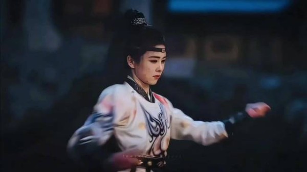 白鹿宣布将不再出演打戏,新作帅气造型引期待