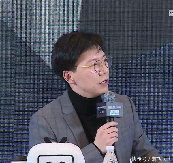 新国辩居然请来了李艺彤，网友：是来辩论还是开脱口秀？