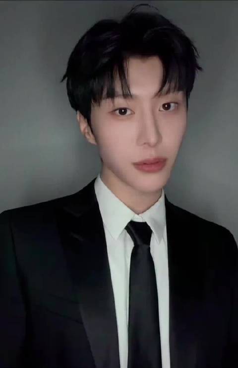 范丞丞你…这么会扭!午餐吃这个是否太奢侈