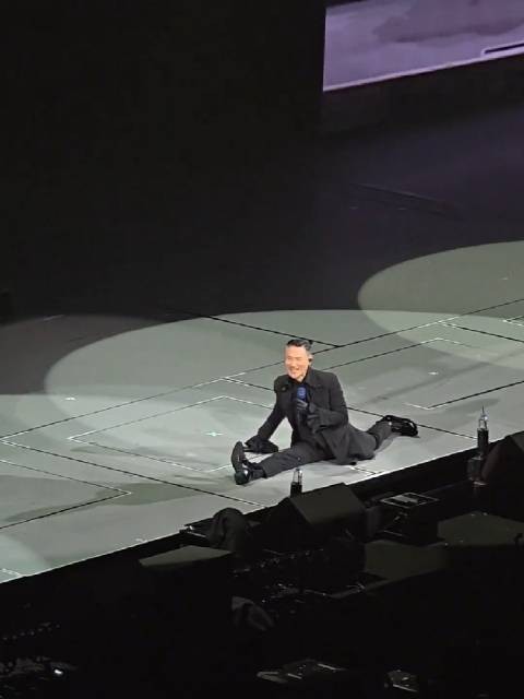 张学友红馆劈叉，60+老baby宝刀未老！