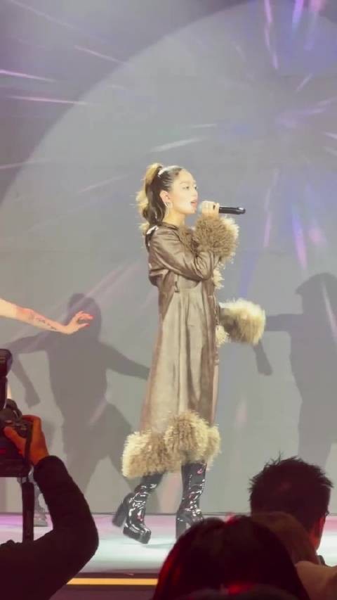 周杰伦和郎朗俩兄弟都是著名的“扶妻魔”