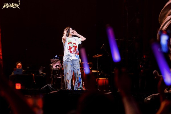 梧桐冬夜温情见证重逢 田震首次南京个唱声动金陵