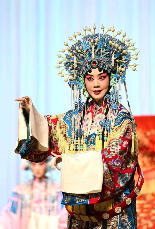 河北石家庄:引进高雅艺术 丰富文化生活