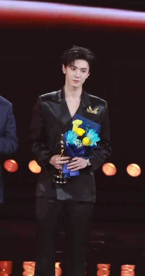 红毯神颜陈哲远上线，精心打扮后气场两米八，slay全场不在话下，狠狠燥候！