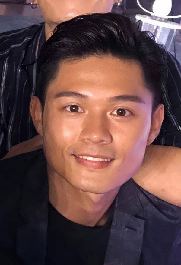 TVB绿叶男星自曝做搬运工赚外快，拍视频卖惨，不慎曝光复式大宅