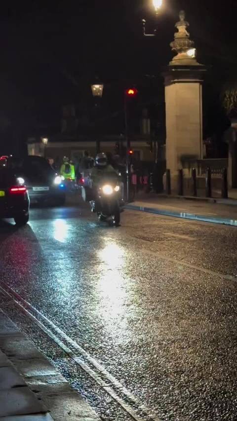 2026年1月27日安妮长公主出席伦敦招待会,向路人致歉