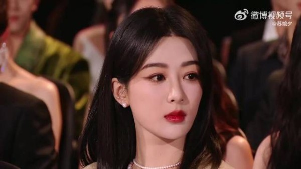 谁敢信金晨只比杨紫大2岁,两人同框杨紫像少女