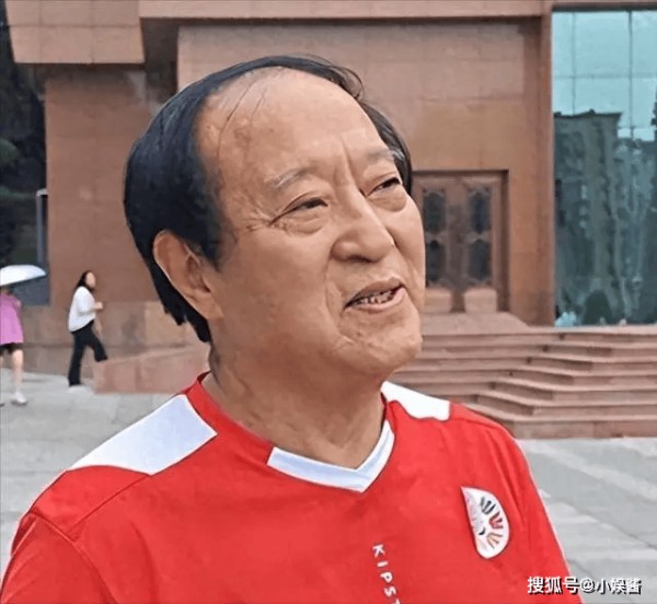 万万没想到,折腾半生倾家荡产的牛群,被美国毕业的儿子这样对待