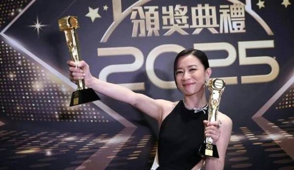 TVB视后现身百亿名媛游艇派对，打入顶级豪门圈，气场十足