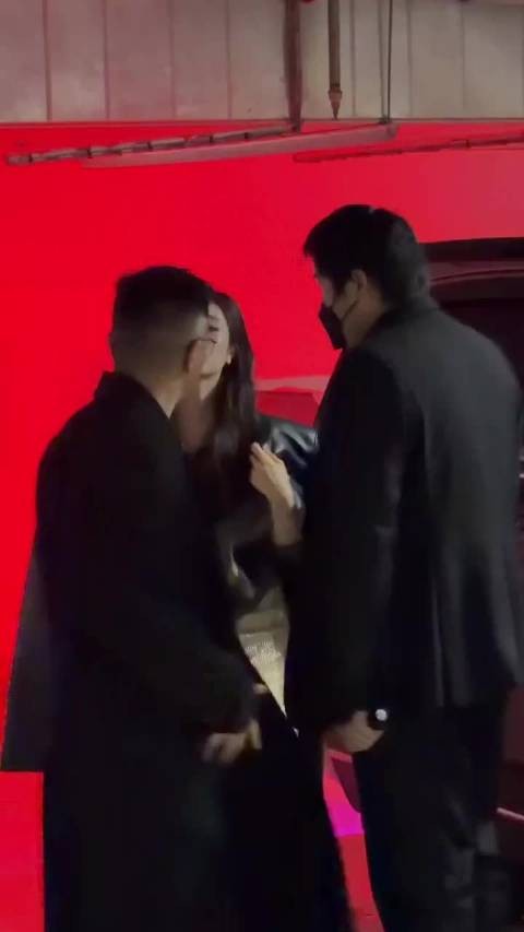 李兰迪上海范思哲活动下班又来亲自收信，美晕了兰迪