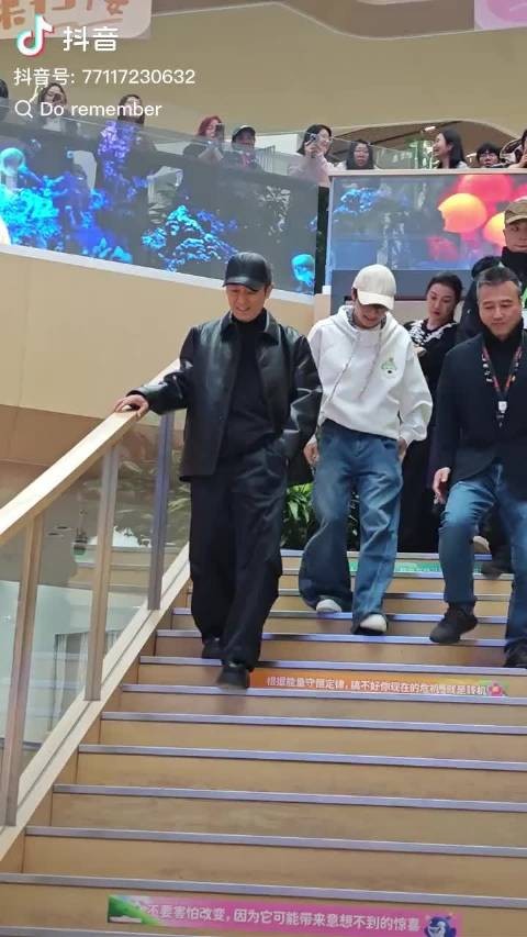 老谋子也大肥裤子了吗?我很难不多想