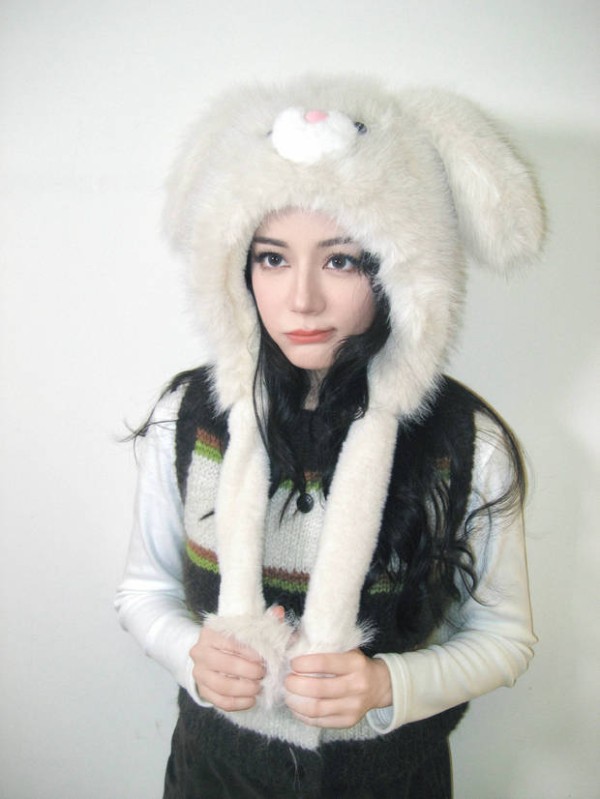 迪丽热巴一双灵动大眼炯炯有神。