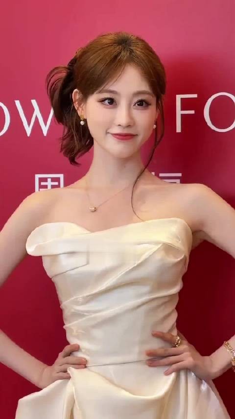 如此美丽的祝绪丹，看一眼就会让人终生难忘