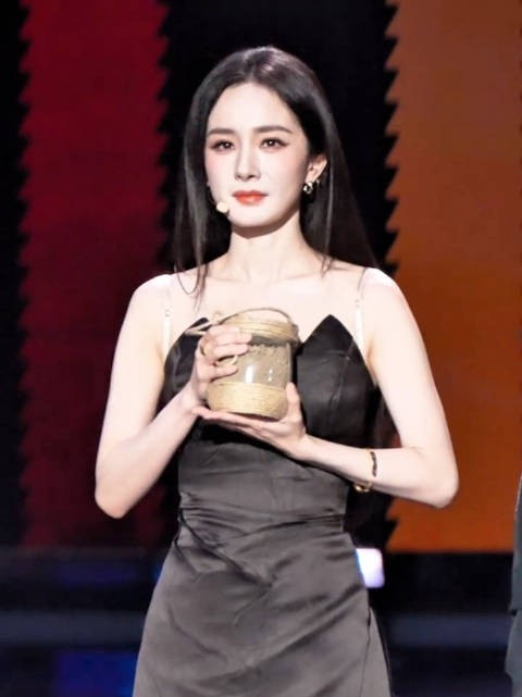 天内刷到高清了的老婆!太美了 杨幂黑长直