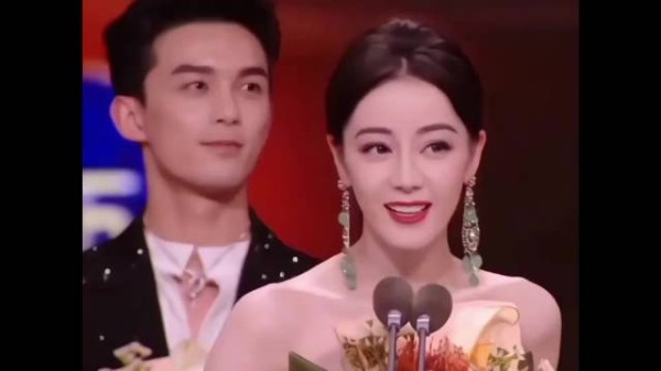 迪丽热巴微博之夜获奖发言回顾!这就是巴粉们努力抢票的意义!