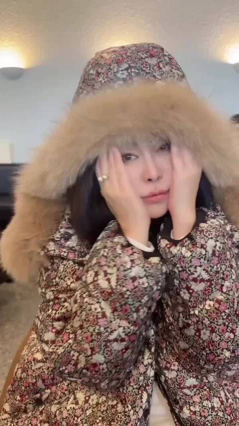 说的就是王祖贤入驻某音这个唯一的一条视频，目前已经130万粉了