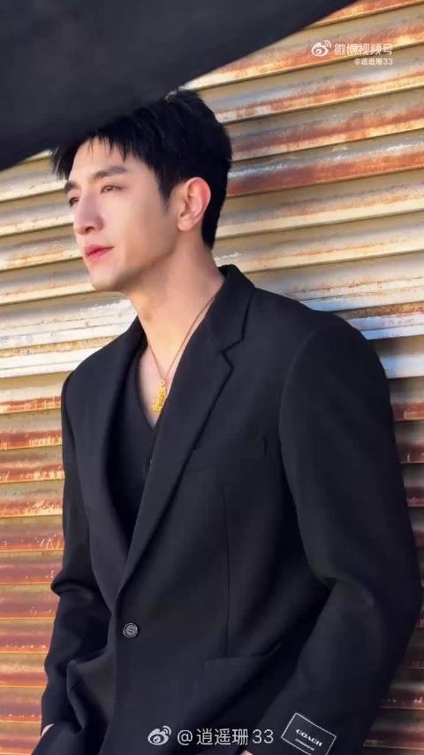 金瀚微表情演绎欲感力,眉眼间展情绪宇宙