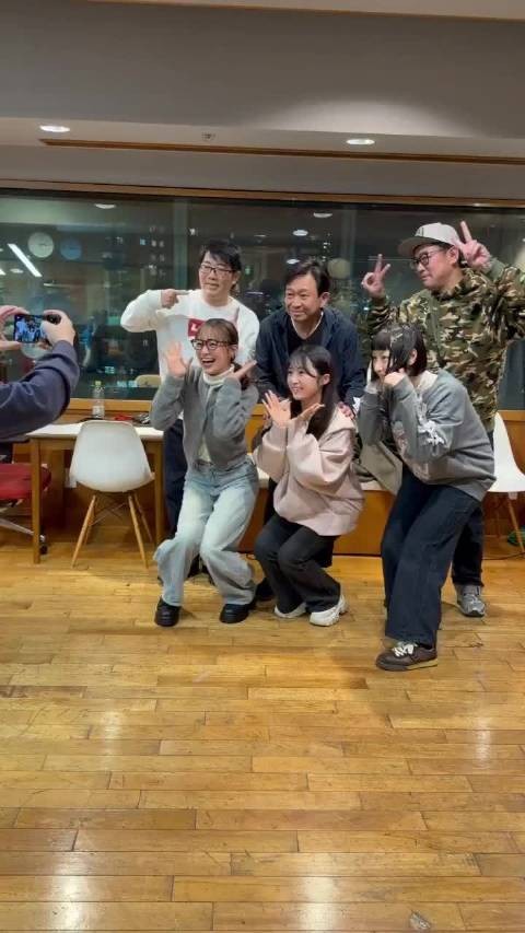 铃木美羽蔵出し特别映像公开,やる木成员展现亲密互动