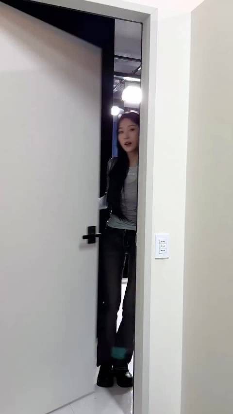 Apink发布迷你11辑《RE:LOVE》并更新官方视频