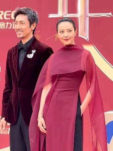 高圆圆46岁状态绝佳亮相盛典，林更新直言恨赵又廷