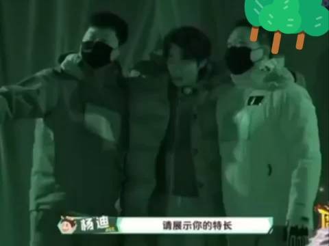 魏大勋的特长终于被发现了，那就是腿长，完全没毛病啊！