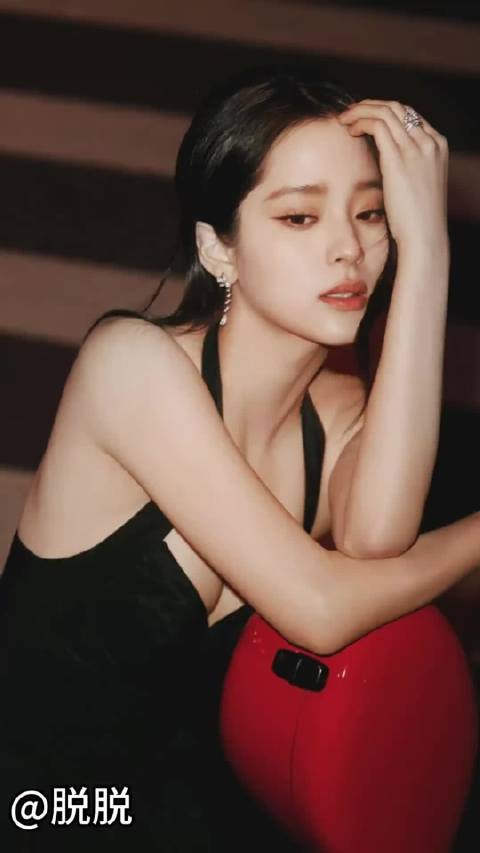 欧阳娜娜谈代沟称老歌正常，网友赞其优秀美丽