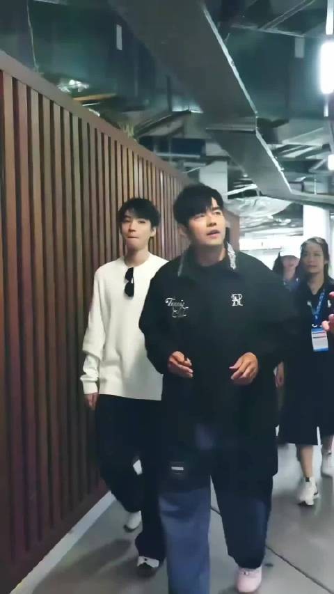 周杰伦王俊凯陈奕迅现身澳网半决赛看台