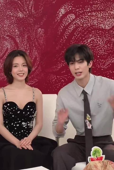 赵今麦宋威龙现身李佳琦直播间,龙麦合体了