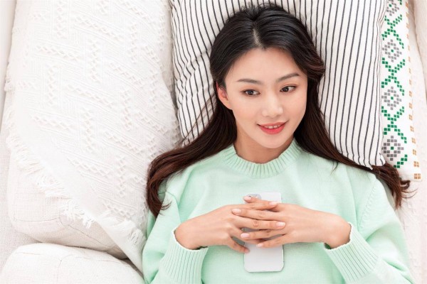 女人在外有情人了,最明显的表现,并非远离老公,而是这么干