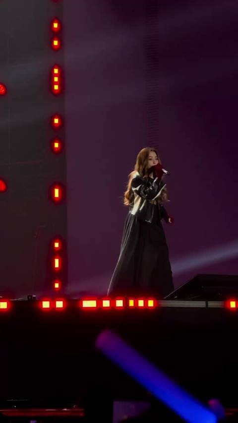 这才是真女王，张靓颖出场修音响了