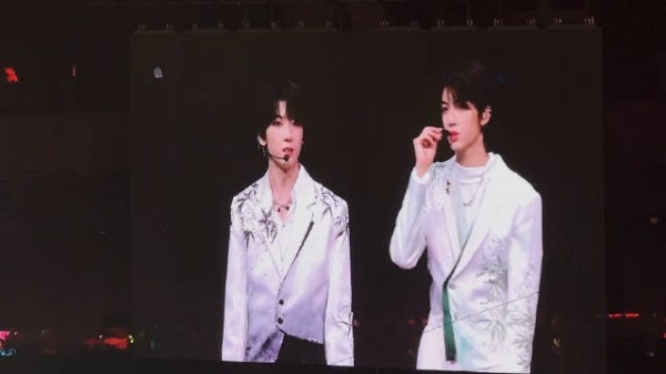 张桂源杨博文合唱《竹林深处》舞台