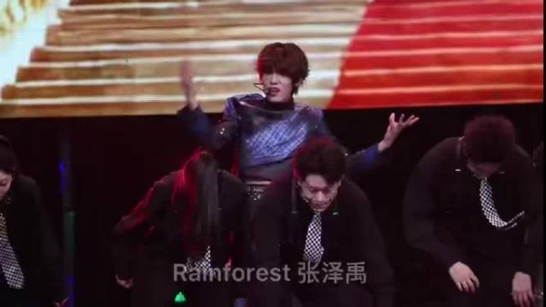 张泽禹舞台表现获赞,观众直言不想退出