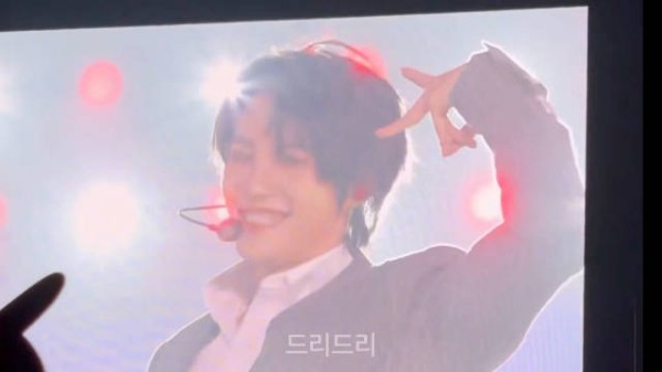 刘扬扬福冈演唱会摘眼镜卖萌引热议