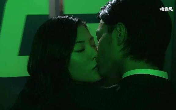 一边接吻一边杀人 《名侦探柯南》小栗旬黑川智花阵内孝则岩佐真悠子西村雅彦