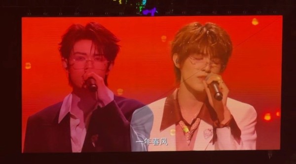 张泽禹张极暗香舞台戴眼镜造型亮相