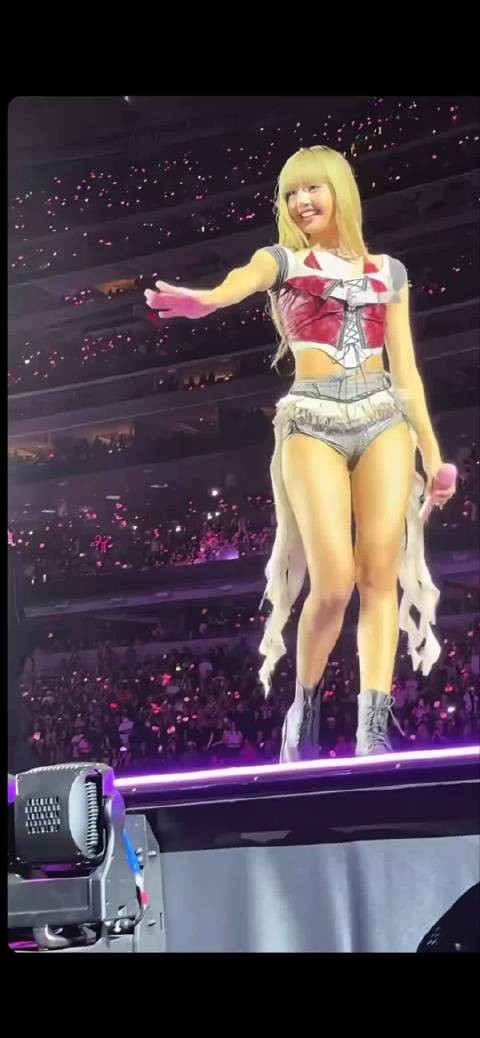 演唱会 Lisa这身材绝了，现场看演唱会是一种极致享受