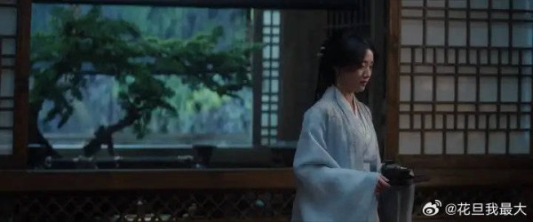 上官浅为宫尚角磨墨，上官浅终究是对动了心