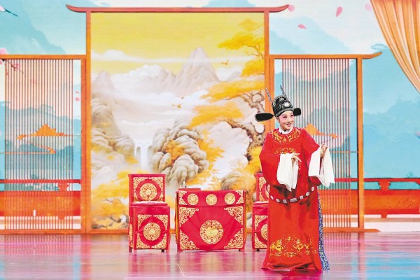 只把黄梅戏当毕生热爱的事业