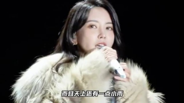 于文文带病坚持演出呈现顶级舞台状态