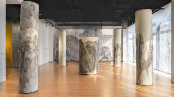 “一座峰”亮相北京，巨幅山水重塑时空