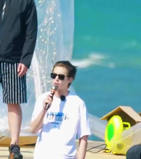 棣棣牌“移动挡风被”上线！黄灿灿这波被宠到了，是谁羡慕我不说