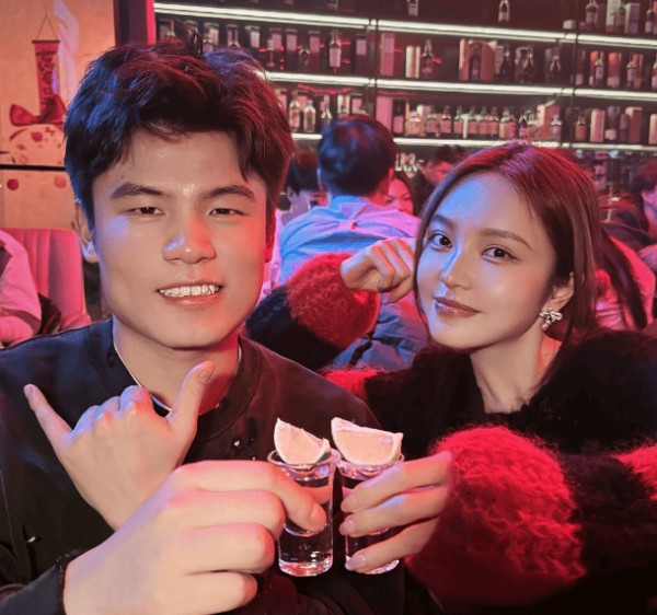 周扬青辟谣何广智恋情 笑称自己无所谓怕影响他找对象