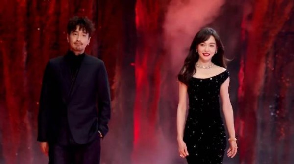 41岁唐嫣依旧美的冒泡!罗晋是我唯一羡慕的男人丨星光大赏