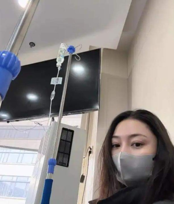 38岁张馨予医院打吊水!自曝体重降到100斤体质变差,两个月烧了3次