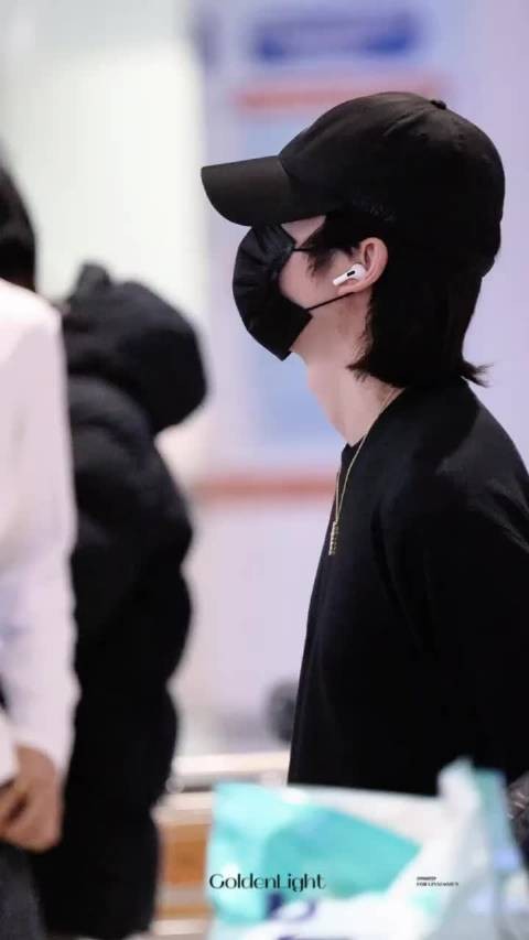 林孝埈夺世界杯双冠后平安抵京，肩伤未愈笑称回家真好