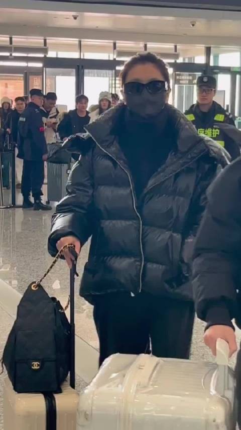 李云霄出发微博之夜路透