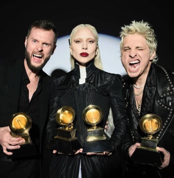 Lady Gaga 跟背后的男人共享荣誉！