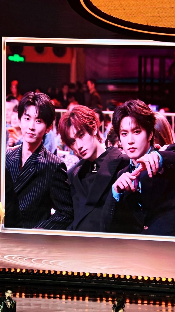 马嘉祺丁程鑫刘耀文三连拍